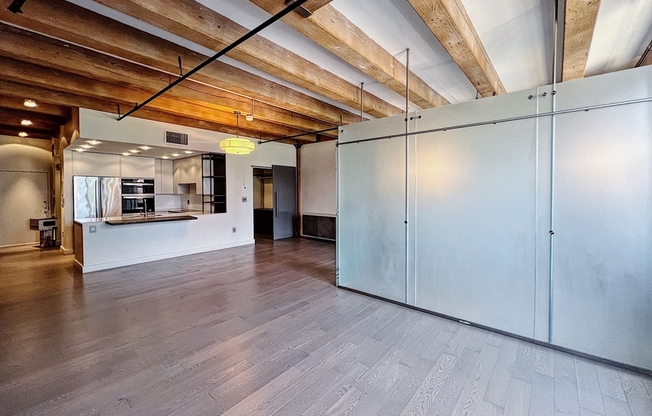 1 bed, 1 bath, 870 sqft, $4,000, Unit 403