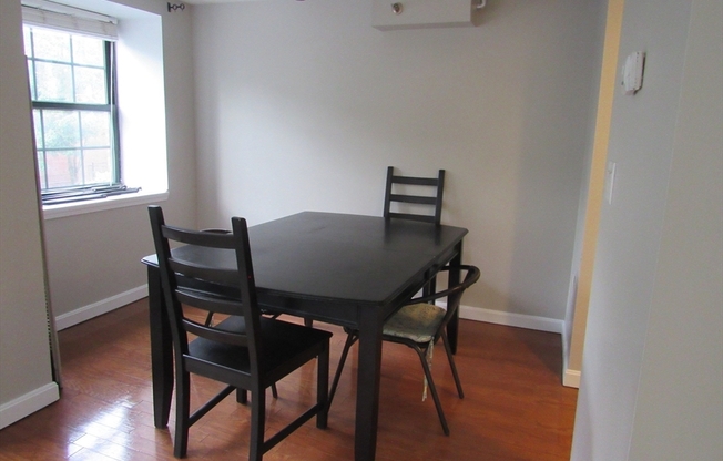 1 bed, 1 bath, 712 sqft, $1,795, Unit 120