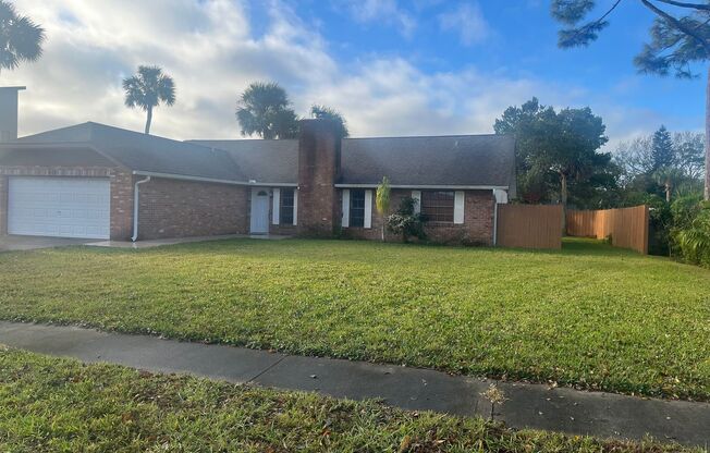 Lakefront house 3/2 with garage and fireplace