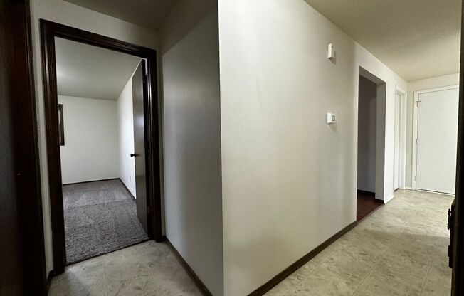 2 beds, 1 bath, 1,000 sqft, $1,195, Unit 613