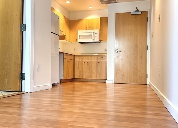 1 bed, 1 bath, 570 sqft, $2,600, Unit 8G