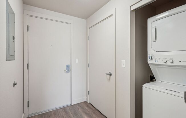 1 bed, 1 bath, 812 sqft, $1,800