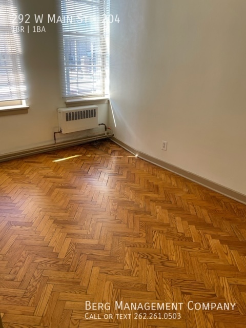 292 W Main St