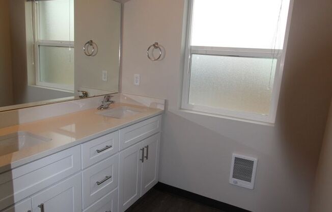 3 beds, 2.5 baths, $1,695, Unit 1017 Greenfield Drive