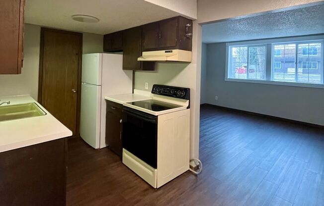 1 bed, 1 bath, 610 sqft, $750, Unit 2