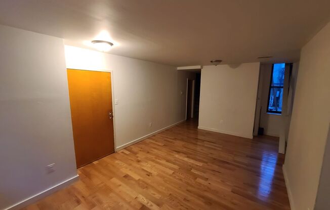 3 beds, 1 bath, 1,000 sqft, $1,595, Unit 1502-2