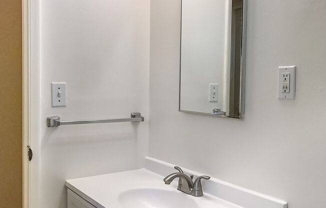 2 beds, 1 bath, $2,200