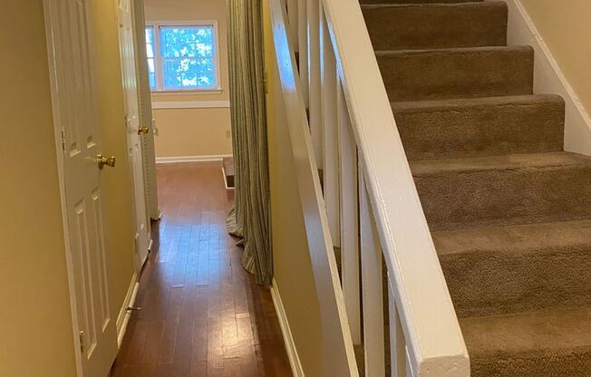 1909 S. Milledge Ave #2 | 2 BED 2.5 BATH TOWNHOUSE + COMMUNITY POOL
