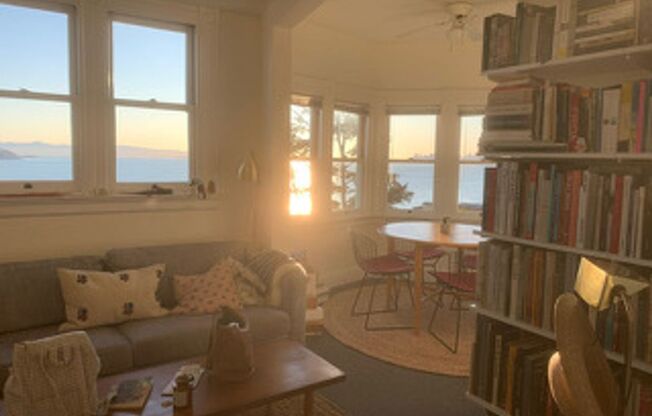 Amazing View! Charming One Bedroom Unit! CLASSY VICTORIAN! PROGRESSIVE