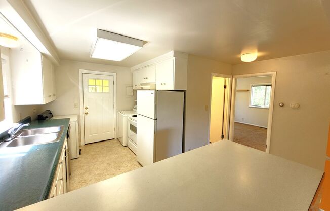 2 beds, 1 bath, $1,795