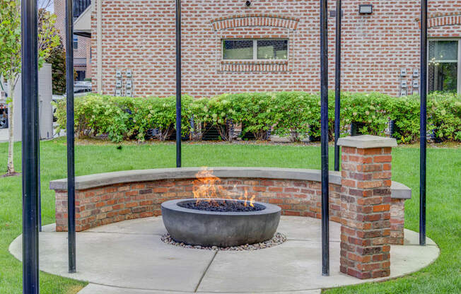 Outdoor fire pit