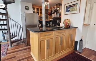 176 W 86 ST