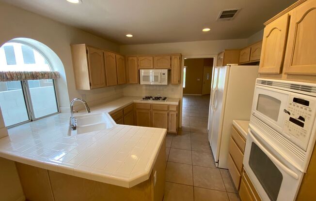 2 bed/ 2 bath home located in Peccole Ranch