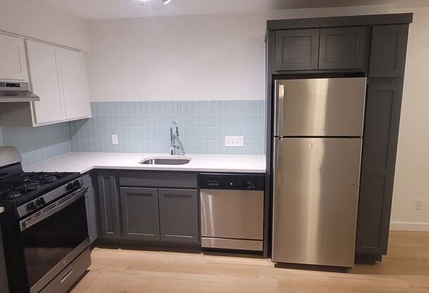 1 bed, 1 bath, 767 sqft, $1,516, Unit RRO-116