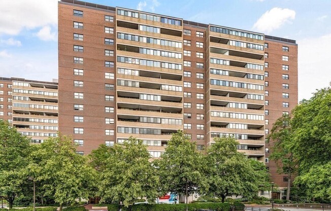 1 bed, 1 bath, 650 sqft, $2,725, Unit 17B