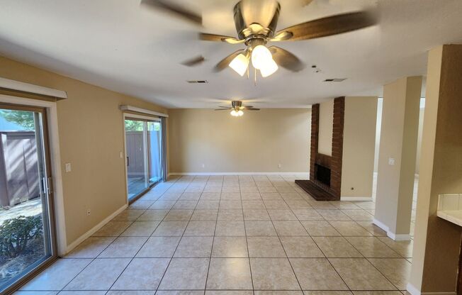 4 BD/2.5 BA Two Story Townhouse in Timberlane HOA