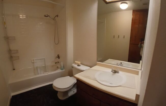 2 beds, 1.5 baths, $3,000, Unit Unit 16