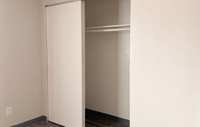 1 bed, 1 bath, 550 sqft, $990, Unit 255