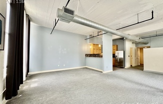 523 Grand Blvd Apt 1B