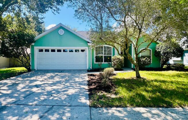 Lovely home with sunroom in Greenfield Lakes