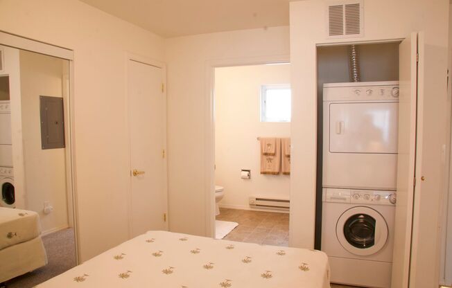 1 bed, 1 bath, 450 sqft, $995, Unit A210