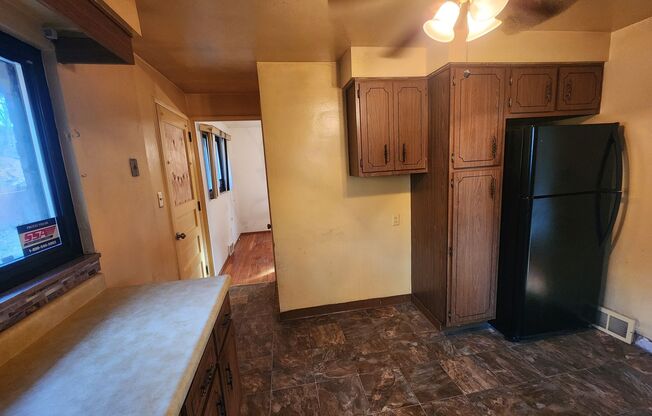 3 beds, 1 bath, $1,295