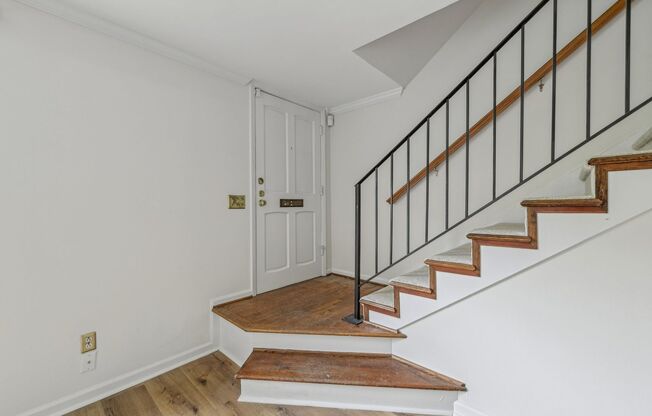 Updated 2BR/2.5BA Townhome in Gated West Buckhead Community