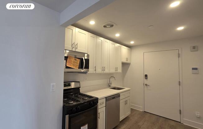1 bed, 1 bath, $5,500, Unit 10I