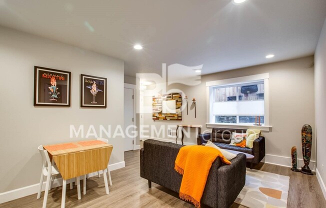 Close-in Modern ADU. Great Location. Close to Shopping. Easy Downtown Commute!