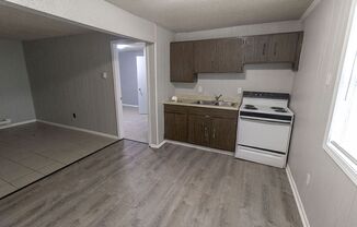 1 bed, 1 bath, $750, Unit C