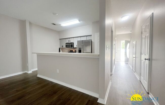 Beautiful 3 Bedroom 2-Story Unit in Navarre!
