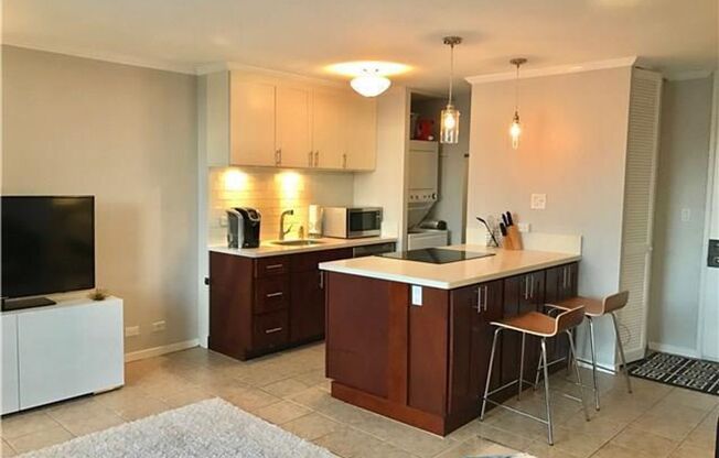 Monte Vista: 2-bed, 1-bath fully furnished and upgraded unit