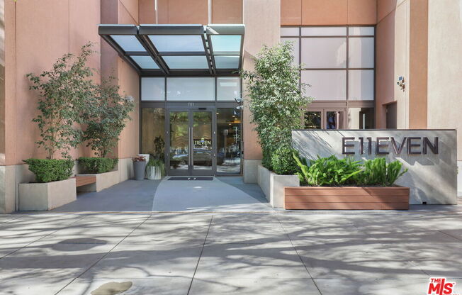 1 bed, 1.5 baths, 1,200 sqft, $4,995, Unit 916