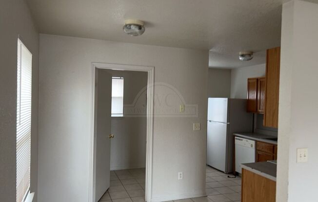 3 beds, 1.5 baths, $925, Unit 2803 Cantabrian Unit A