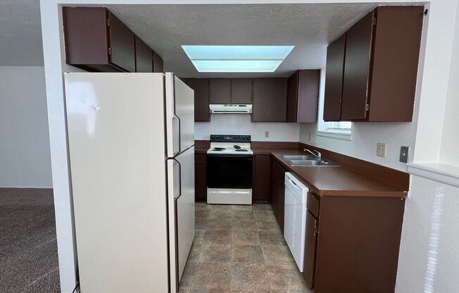 2 beds, 1 bath, $925, Unit 566 Chastain # 4