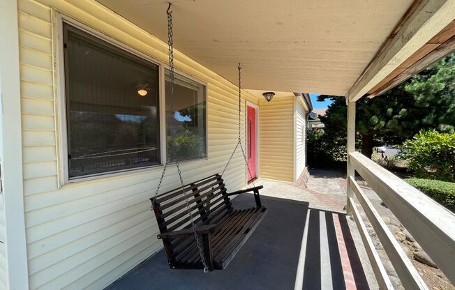 2Bd/2ba House in N. Portland-Piedmont! Covered Back Patio, W/D and Storage!