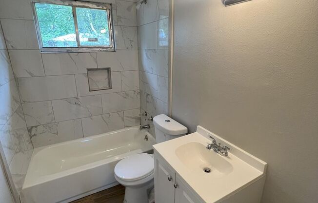 3 beds, 1 bath, $895