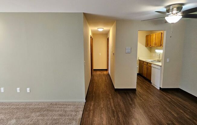 2 beds, 1 bath, 955 sqft, $1,375, Unit 25 - 207