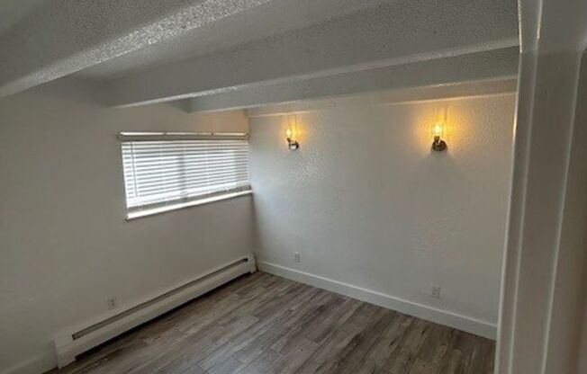 2 beds, 1 bath, 842 sqft, $1,350, Unit Apt 5