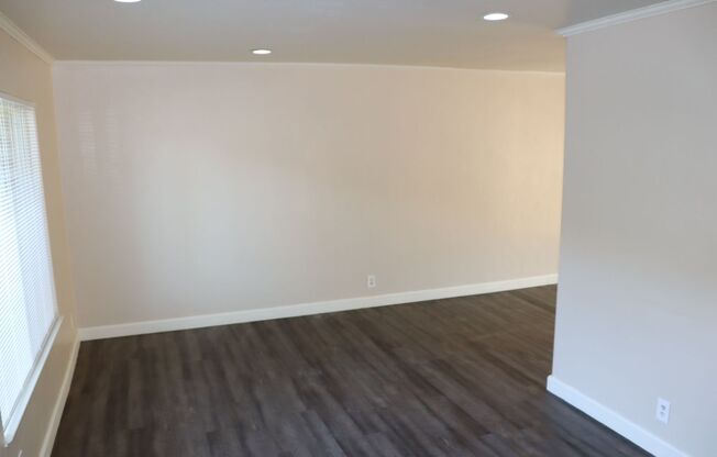 End unit 3 bedroom Townhouse Near Andrew Hill High School