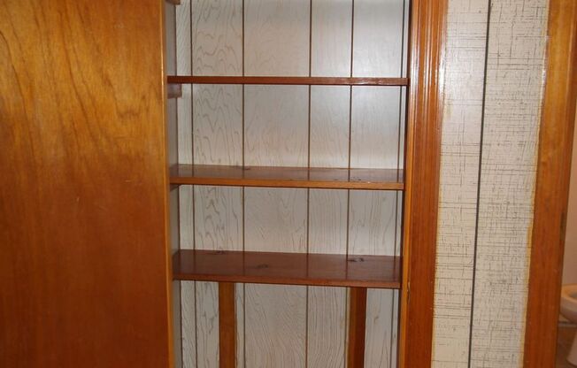 1 bed, 1 bath, 500 sqft, $1,130, Unit R-12