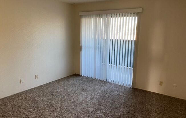 2 beds, 1 bath, $1,050