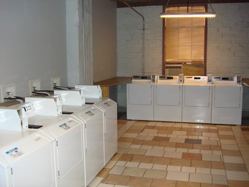 Studio, 1 bath, 300 sqft, $725, Unit Apt 411