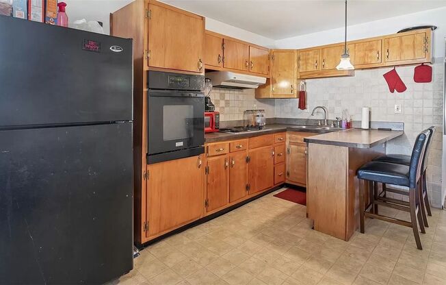 Available NOW! Beautiful/Unique 2 bed 1 bath Single Family Home for Rent!!
