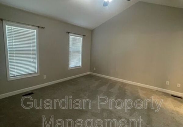 4 beds, 2.5 baths, 2,400 sqft, $2,100