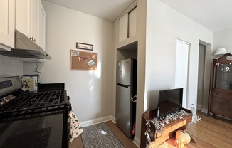 Studio, 1 bath, 399 sqft, $1,950, Unit 24