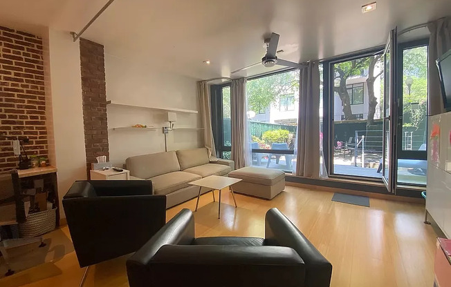 309 W 112 ST