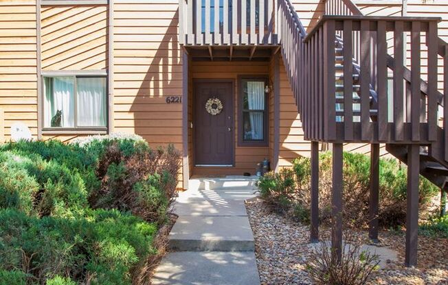 Spacious & Stylish 3-Bedroom Condo in Gunbarrel – Available Now!