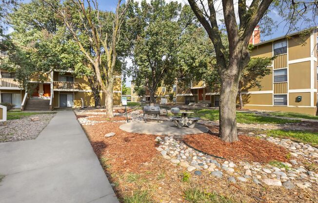 2 beds, 1.5 baths, 1,560 sqft, $1,225