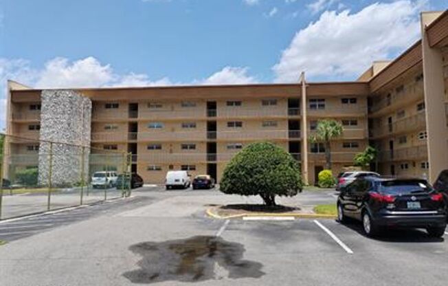 Welcome to Tampa Racquet Club – Where Comfort Meets Convenience!